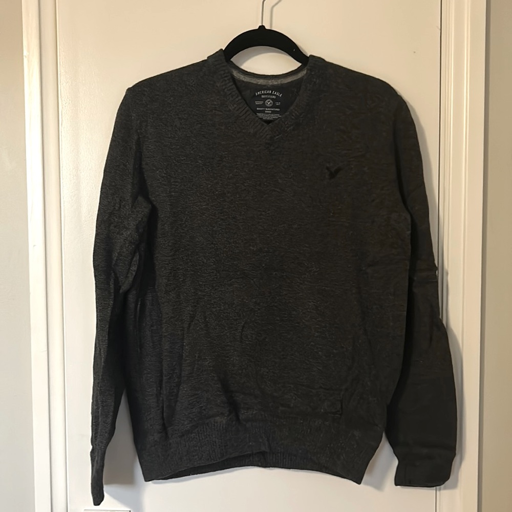 America Eagle Outfitters. Men’s v-neck Sweater, long sleeve Grey Color Size M